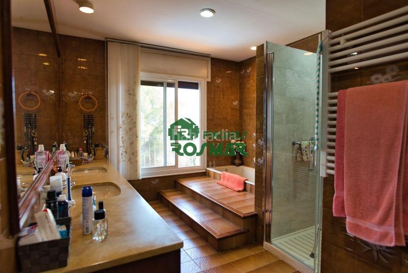 Foto c9ad0aa7-a118-4ab7-9db2-8aabbbdce942. Casa amb piscina a Fenals Lloret de Mar