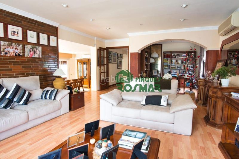 Foto d9f5dfdf-550a-4a71-bf37-195b1edde60d. Casa amb piscina a Fenals Lloret de Mar