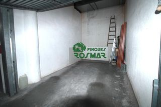 Aparcament cotxe a Mas Baell-Can Carbó. Plaza de parking cerrada cerca del centro