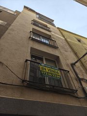 Édifice à Centre. Edificio con 3 estudios a escasos metros de la playa alta rentab