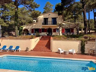 Maison à Lloret Blau - La Creu de Lloret. Encantadora finca mediterránea con piscina, vistas al mar y 6.00