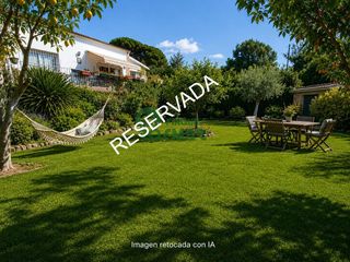 Casa a Aiguaviva Parc. Exclusiva casa con jardín y barbacoa en la entrada de aiguaviva