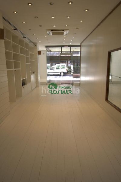 Foto 2f8e16dd-4e76-4c13-9421-c7376b4a3bf5. Local comercial a Centre Lloret de Mar
