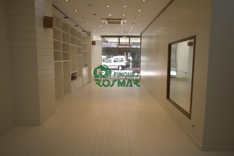 Foto 4109604f-1424-43d1-ac16-02e3d9779816. Local comercial a Centre Lloret de Mar