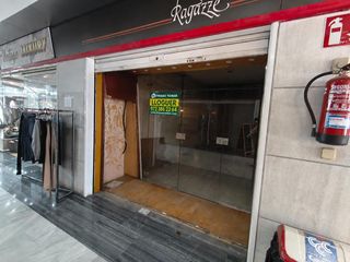 Rent Business premise in Centre. Local comercial en alquiler en la entrada del centro comercial c
