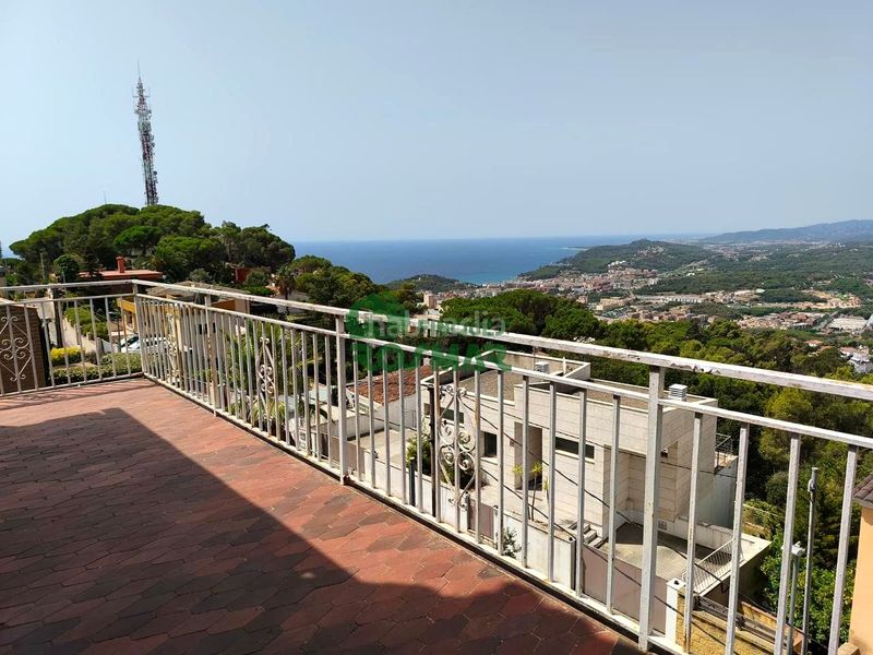 Foto 8f0e5647-21da-43ae-bd3c-ea1c0e7e8417. Casa amb aparcament a Roca Grossa Lloret de Mar