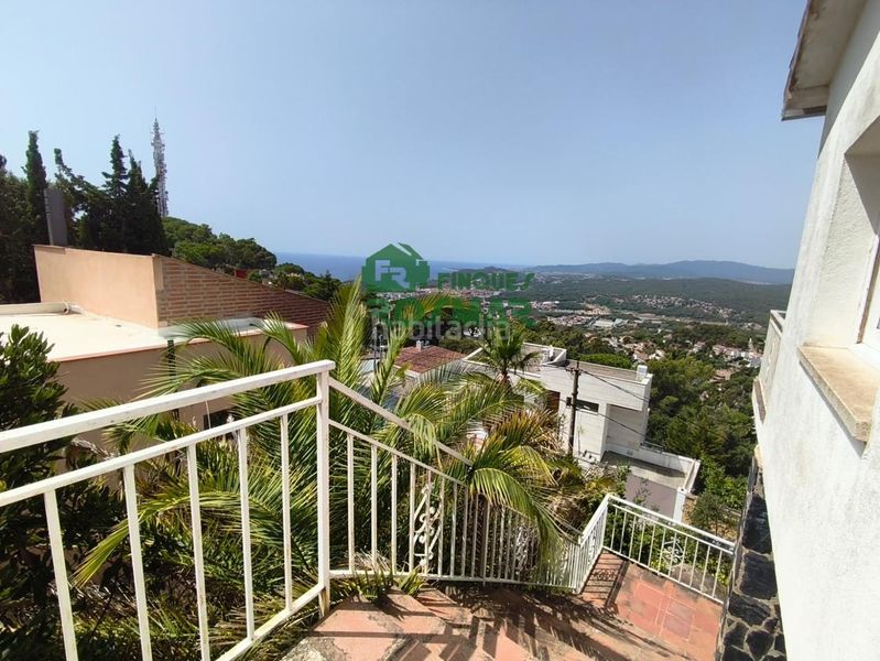 Foto c34bd5ec-29fd-4863-8762-bc95772085d8. Casa amb aparcament a Roca Grossa Lloret de Mar