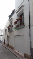 Casa a Centre. Casa reformada en el casco antiguo con gran garaje a pocos metro