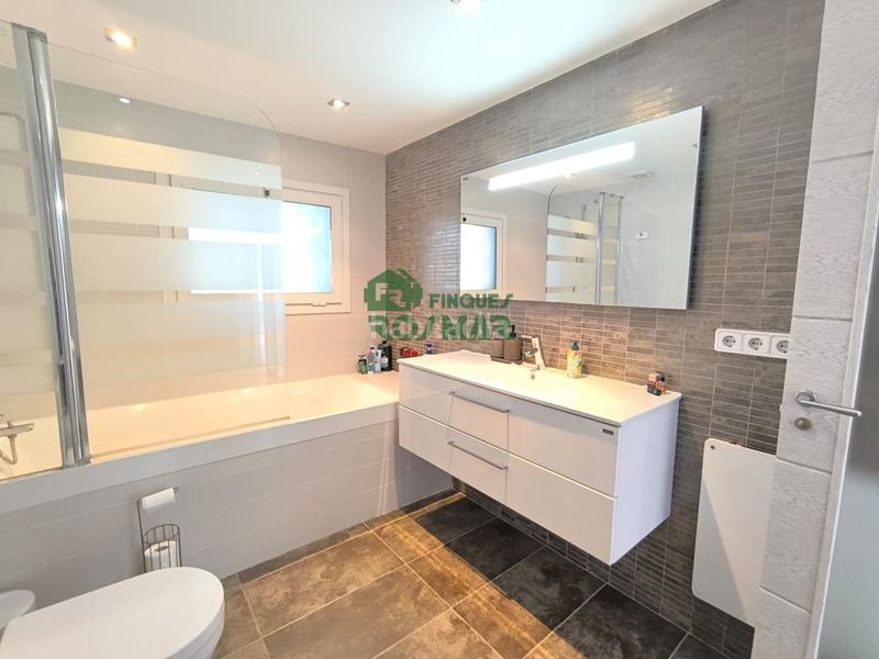 Foto 5fd23c0a-f1bc-4527-9b5c-2d1d18922150. Casa amb calefacció aparcament piscina a Serra Brava Lloret de Mar