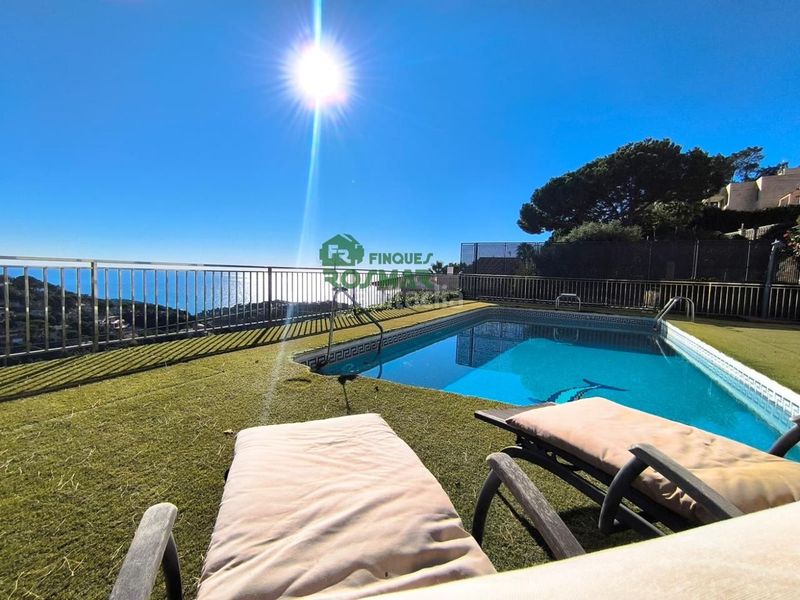 Foto f8e79800-835b-40ff-84b6-c2260825fdb2. Casa amb calefacció aparcament piscina a Serra Brava Lloret de Mar