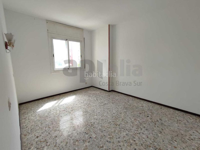 Foto b2fe36d9-7538-48be-8bbe-7117a0a1e606. Pis amb piscina a Fenals Lloret de Mar