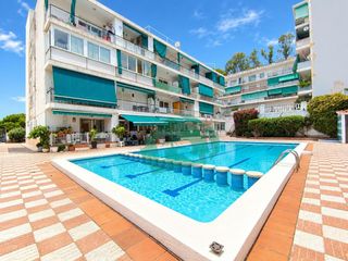 Pis a Mas Baell-Can Carbó. Apartamento con terraza y piscina a 10 minutos del centro de llo