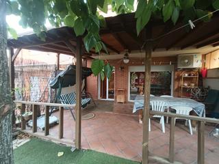 Casa  Rambla dels segadors. Adossada per entrar a viure