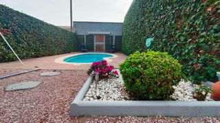 Casa a schiera in Golmés. Espectacular casa con jardín y piscina