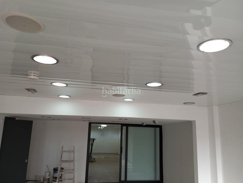 Foto 006c318b-d4ee-496a-82a4-bf34bbfe6aac. Local comercial se vende local reformado de 75 m2 en planta + altillo de 30 m2 en Terrassa