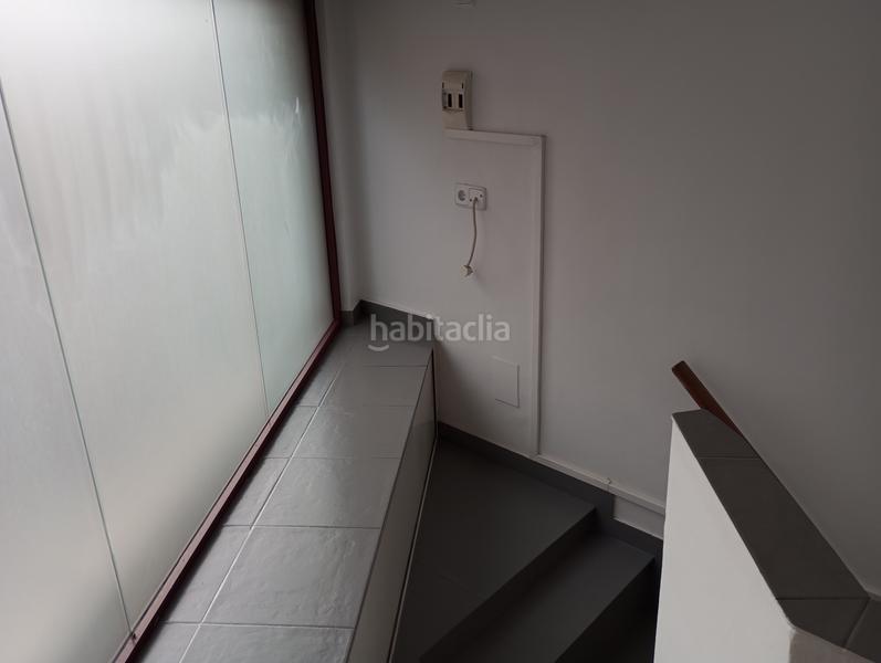 Foto 1a0e5b0c-f4d7-4e2e-b4a2-dc66f6c71081. Local comercial se vende local reformado de 75 m2 en planta + altillo de 30 m2 en Terrassa