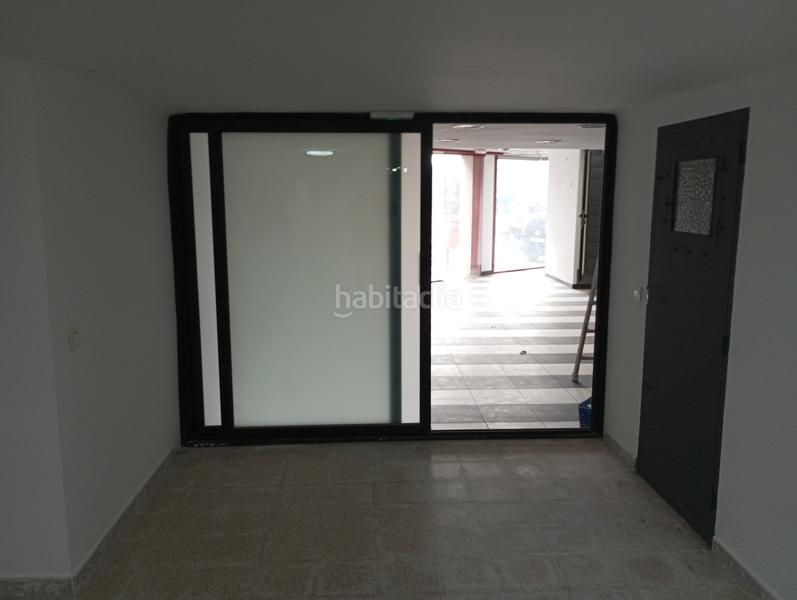 Foto 1ff5131c-aa40-4746-a521-f17c73caf5b0. Local comercial se vende local reformado de 75 m2 en planta + altillo de 30 m2 en Terrassa