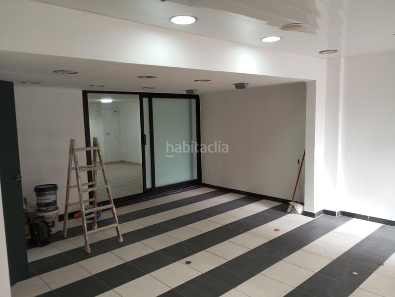 Foto 50960ecd-1b5d-4a29-8c41-b8cea2ddd440. Local comercial se vende local reformado de 75 m2 en planta + altillo de 30 m2 en Terrassa