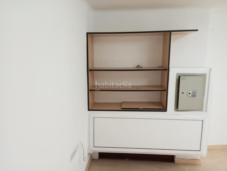 Foto 7fd0e613-9389-4f67-a70f-96c481f602bb. Local comercial se vende local reformado de 75 m2 en planta + altillo de 30 m2 en Terrassa