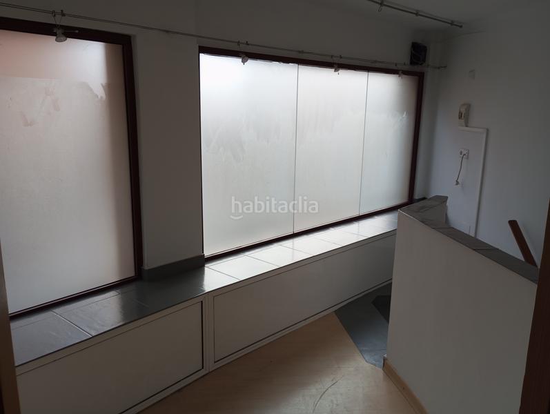 Foto 93a58705-75fc-4b3c-af0f-78e1e8d73676. Local comercial se vende local reformado de 75 m2 en planta + altillo de 30 m2 en Terrassa