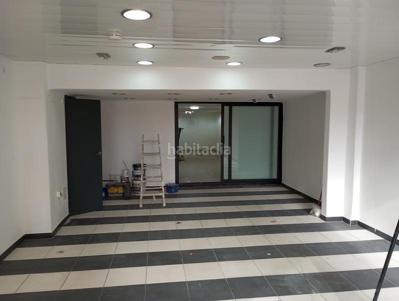 Foto a904e6c6-4833-4e98-aaf7-3087fbd09e4b. Local comercial se vende local reformado de 75 m2 en planta + altillo de 30 m2 en Terrassa