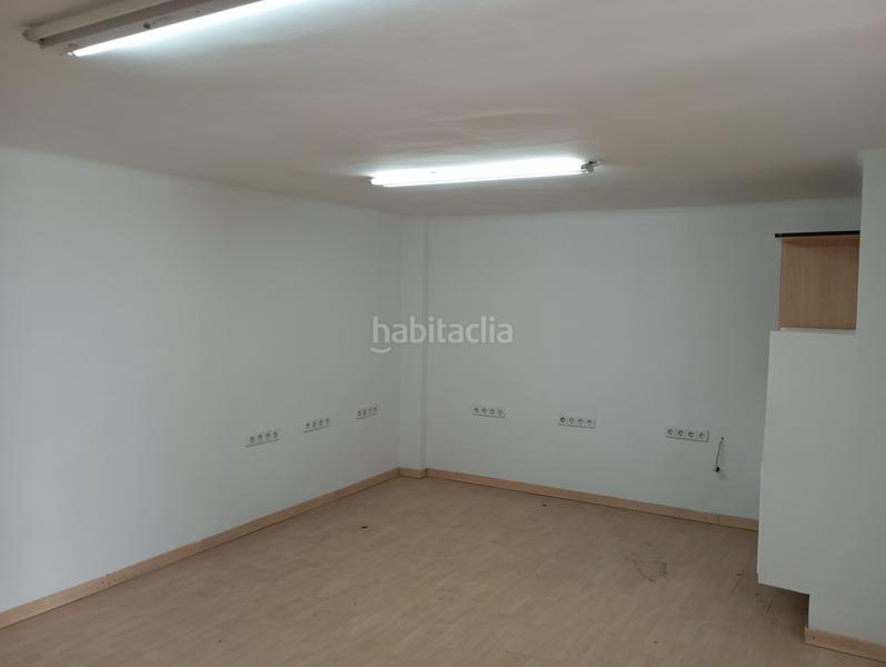 Foto d9af284a-50ae-412d-8426-260f51fabbd5. Local comercial se vende local reformado de 75 m2 en planta + altillo de 30 m2 en Terrassa