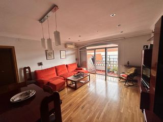 Duplex  Carrer de l'historiador cardús. Espectacular dúplex con espacios amplios y mucha luz