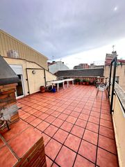Duplex  Carrer de l'historiador cardús. Espectacular dúplex con espacios amplios y mucha luz