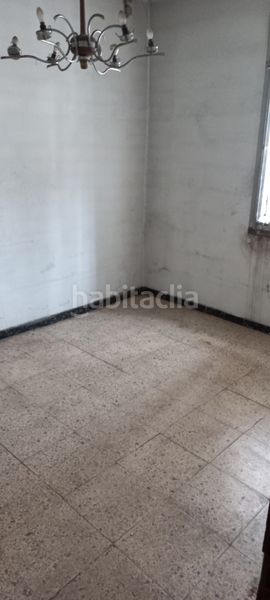 Foto a870d8a9-ff46-4e31-bf08-cd80e0b7b75d. Edifici a Egara Terrassa
