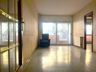 Etagenwohnung in El Camp den Grassot i Grcia Nova. Piso en calle industria