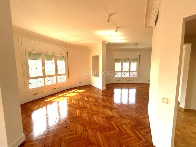 Foto 158b77bc-c647-4282-ab58-678b618737ed. Miete büro in Putget - Farró Barcelona