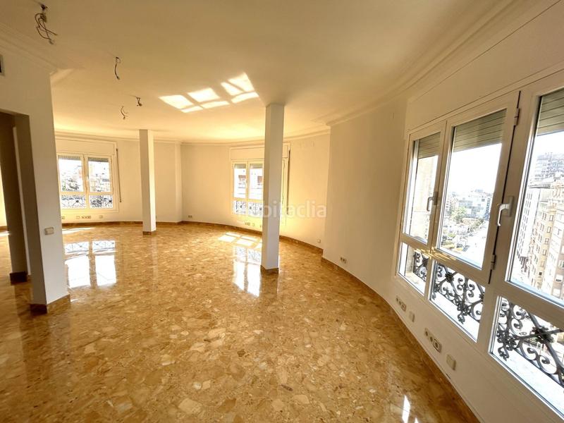 Foto 41b26bff-2d99-4ee1-8945-e5788cf1af64. Miete büro in Putget - Farró Barcelona