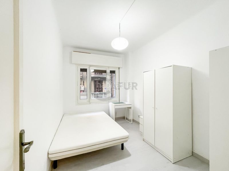 Foto 7f208c63-6bf6-4570-8d6b-e319accad6e8. Pis a Raval Barcelona