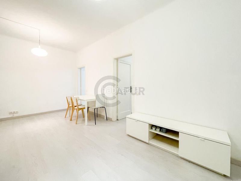 Foto d6f0a153-0424-4389-af77-d00be3723ea2. Pis a Raval Barcelona