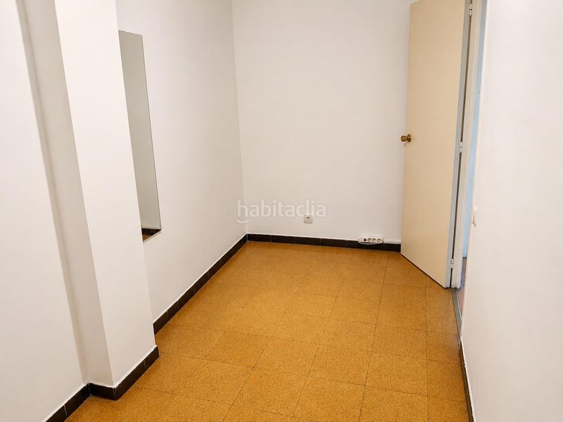 Foto fe0ef0e0-49cb-4b95-9d4f-be254b7660e6. Pis amb aparcament a Sants Barcelona