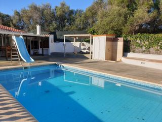 Chalet  Avinguda del camp. Chalet con 5 habitaciones con piscina