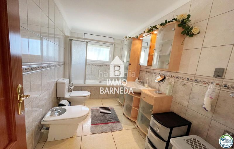 Foto ee7ab104-9f37-4fdc-b21f-0a4d10828efe. Casa amb calefacció aparcament piscina a Nord Roses