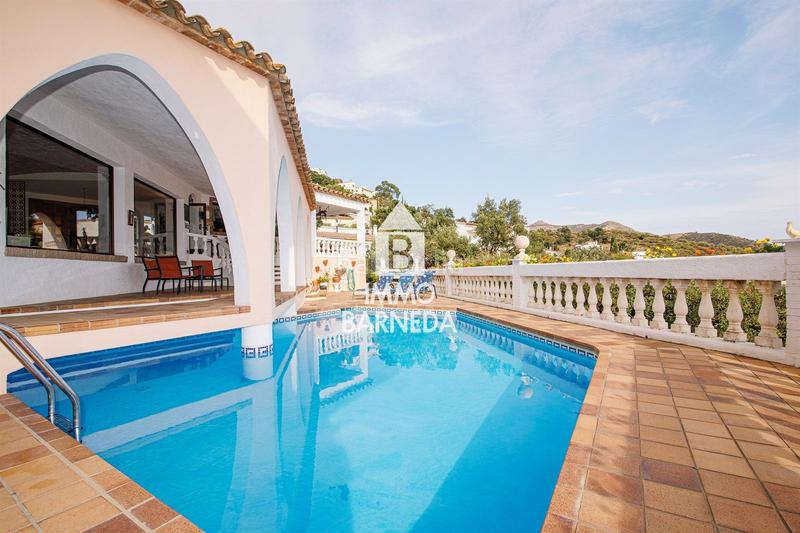Foto 4583dc2c-6b70-4cf6-b757-11e3c1e32d12. Chalet en osca 8 villa con impresionantes vistas al mar en mas fumats en Roses