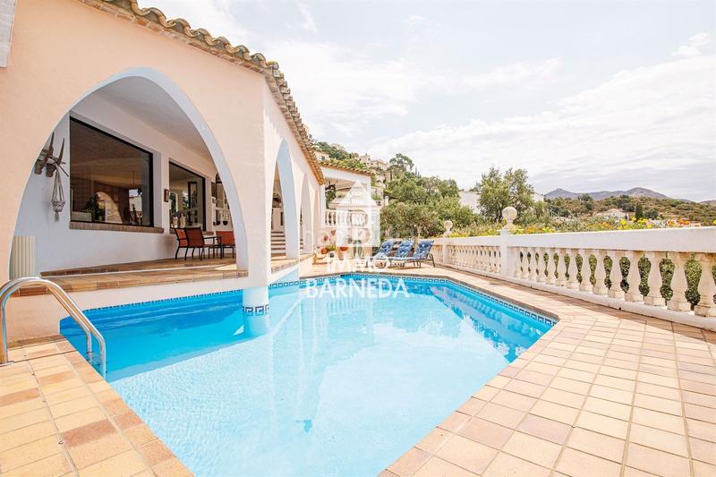 Foto f03e88b9-c908-4ba3-b317-ea5c47d9e1ff. Chalet en osca 8 villa con impresionantes vistas al mar en mas fumats en Roses