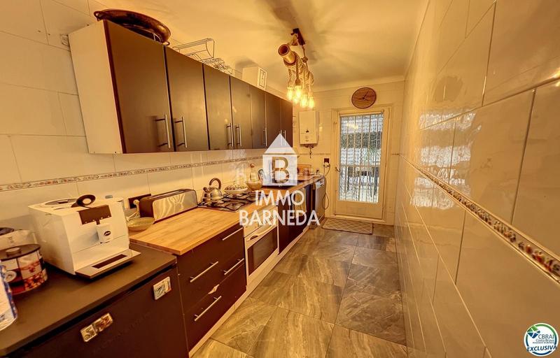 Foto ce4e4426-294e-43ea-b87f-065d605e9434. Piso en de rhode 181 apartamento de 6 dormitorios en el centro de la ciudad y en primera línea de mar en Roses