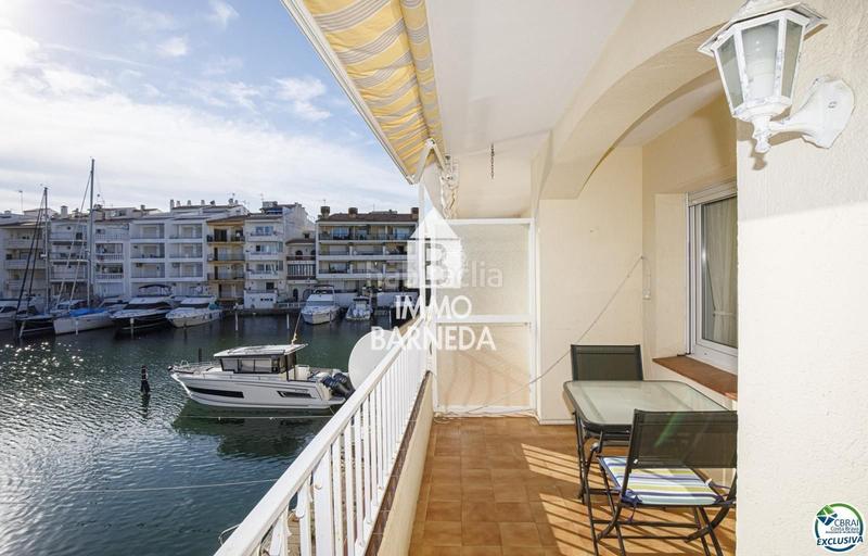 Foto 063669ad-a6d9-486a-8e87-25fae1ffa602. Piso en caballito de mar 64 precioso apartamento vacacional reformado en venta en el centro con magníficas vistas al canal en Empuriabrava