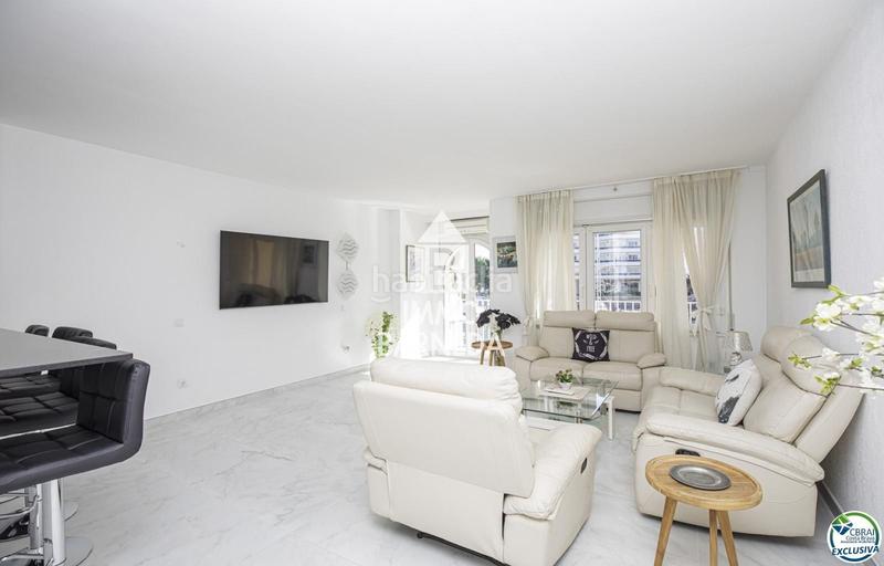 Foto 66d79faf-c170-40df-8cc8-df6015721ce7. Piso en caballito de mar 64 precioso apartamento vacacional reformado en venta en el centro con magníficas vistas al canal en Empuriabrava
