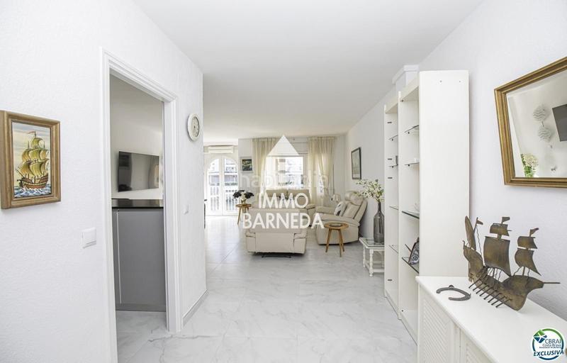 Foto d5c21d29-d438-4a2f-aa89-25fe7265a84a. Piso en caballito de mar 64 precioso apartamento vacacional reformado en venta en el centro con magníficas vistas al canal en Empuriabrava