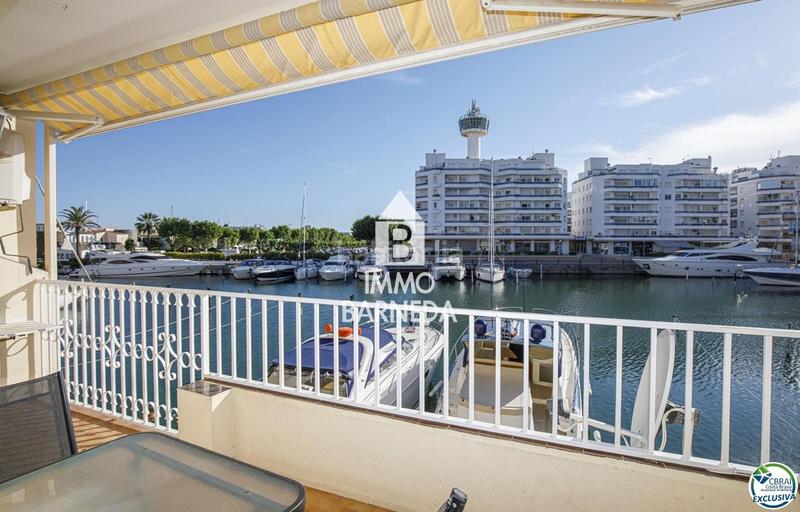 Foto e120ac57-536e-4733-96b5-47c29589dc99. Piso en caballito de mar 64 precioso apartamento vacacional reformado en venta en el centro con magníficas vistas al canal en Empuriabrava