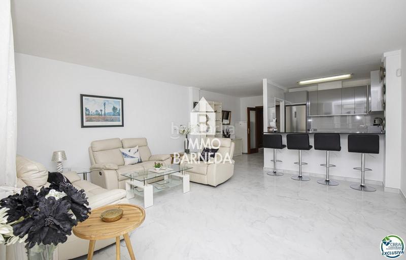 Foto e8be965c-0431-48aa-b875-976dcf9e6d34. Piso en caballito de mar 64 precioso apartamento vacacional reformado en venta en el centro con magníficas vistas al canal en Empuriabrava