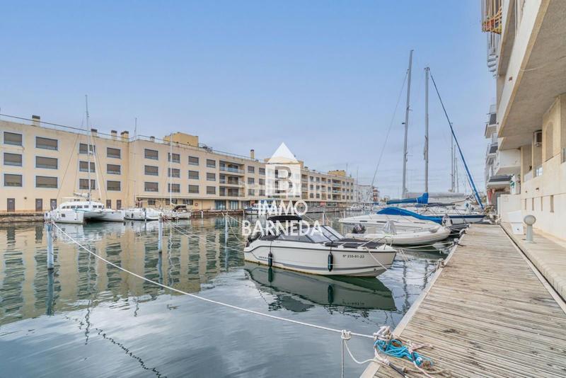 Foto 0334f642-0849-4b1b-9e10-513ddfc5c296. Piso en port moxó 73 port moxó piso planta baja con dos dormitorios, vistas al canal y parking exterior privado en Empuriabrava