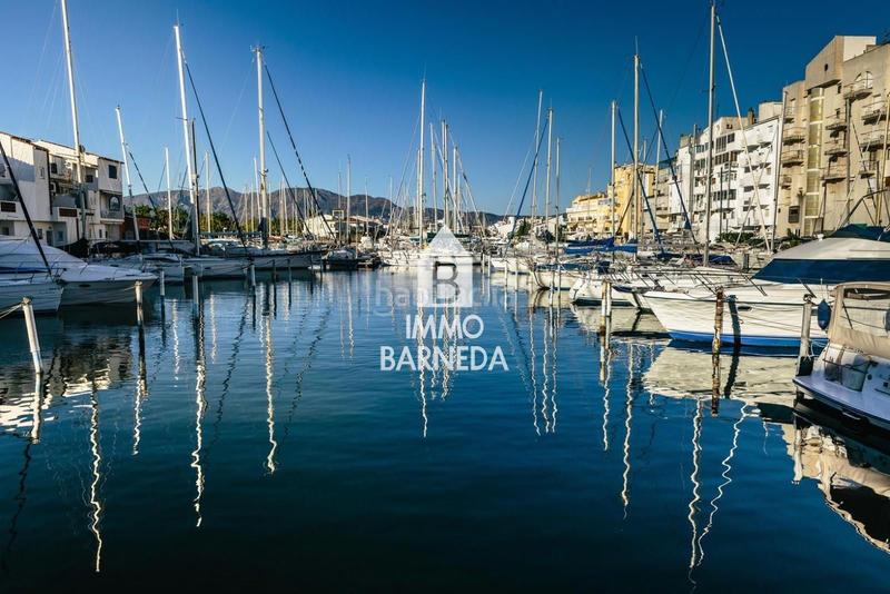 Foto 4ebd8e54-de2f-4288-b138-f9c5c7fbe7ff. Piso en port moxó 73 port moxó piso planta baja con dos dormitorios, vistas al canal y parking exterior privado en Empuriabrava