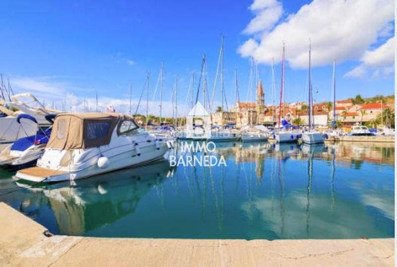 Foto 7ba8a9cf-d569-4eed-b9ba-2148c43ec001. Piso en port moxó 73 port moxó piso planta baja con dos dormitorios, vistas al canal y parking exterior privado en Empuriabrava