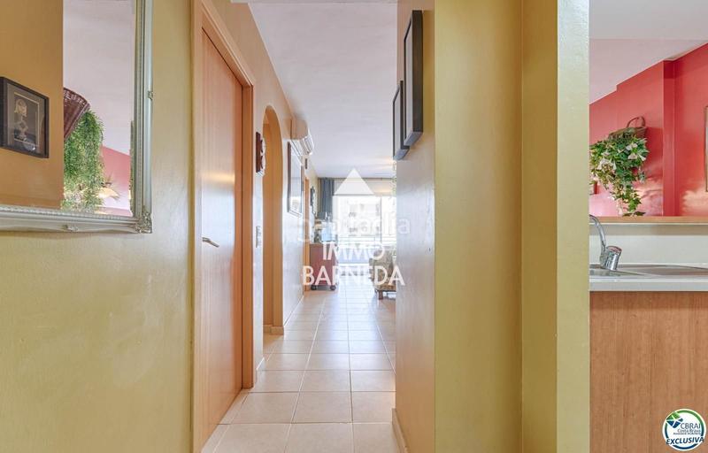 Foto 2625036c-15fd-4e1b-bfac-621b921ab455. Piso en joanot martorell 6 apartamento en Salatar con vista parcial al mar, gran terraza y aparcamiento privado. en Roses