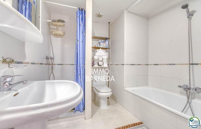 Foto 2e6ece9a-463b-47d9-9ccf-9a58f161ee8e. Piso en joanot martorell 6 apartamento en Salatar con vista parcial al mar, gran terraza y aparcamiento privado. en Roses